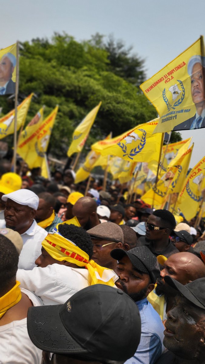 aigle_mulumba1's tweet photo. Le peuple était dans la rue le 15 septembre. Aujourd’hui, c’est juste un groupe d’individus assoiffés de pouvoir qui veulent tromper le Président en lui faisant croire que le peuple soutient la démarche anticonstitutionnelle de changement de Constitution.

Ils ont appelé jeunes, vieux et vieilles, et même des enfants, moyennant quelque chose, mais malgré ça, le peuple n’a pas répondu présent. Le peuple est conscient de son destin.

Le peuple s’est déjà exprimé le 15 septembre 2026. Il a dit NON au changement de Constitution, par conséquent à la loi sur le référendum, et NON à la balkanisation.

Le peuple gagne toujours.
Vive la #C64 
@allchangement 
@Coalition_64 
@kabund_jmkkrock
