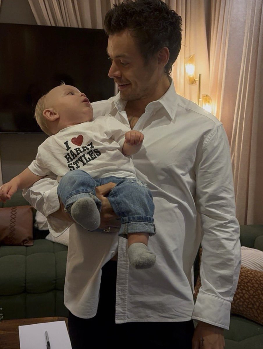 sunlitwdd's tweet photo. E quando ele tiver o proprio filho 😭 https://t.co/rXvDYxqxXX