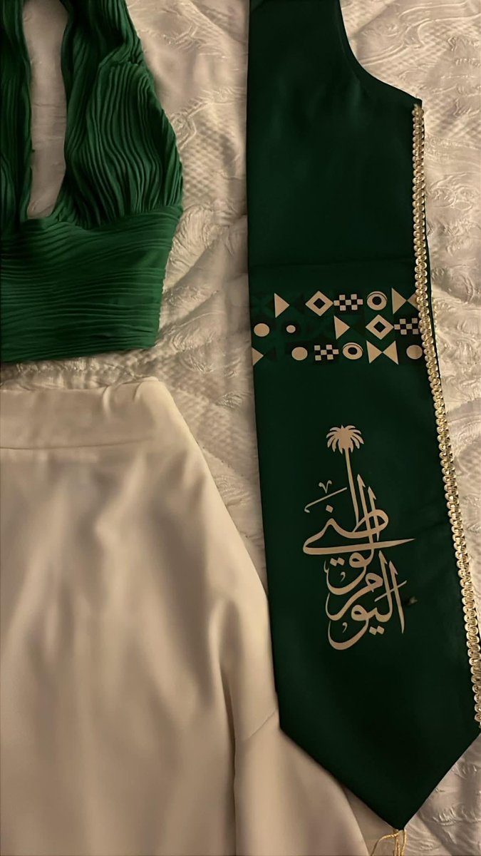 nadaThaqafi's tweet photo. #اليوم_الوطني_السعودي_٩٦
#TikTok
#اكسبلور
"لا ابتدا رقمك واحد بالهويةاختصرت اللي تمنوه بسنيندارك العز أرض السعوديةيكفي حاكمها خادم الحرمين"🇸🇦💚⚔️ https://t.co/Yenkoae1DD