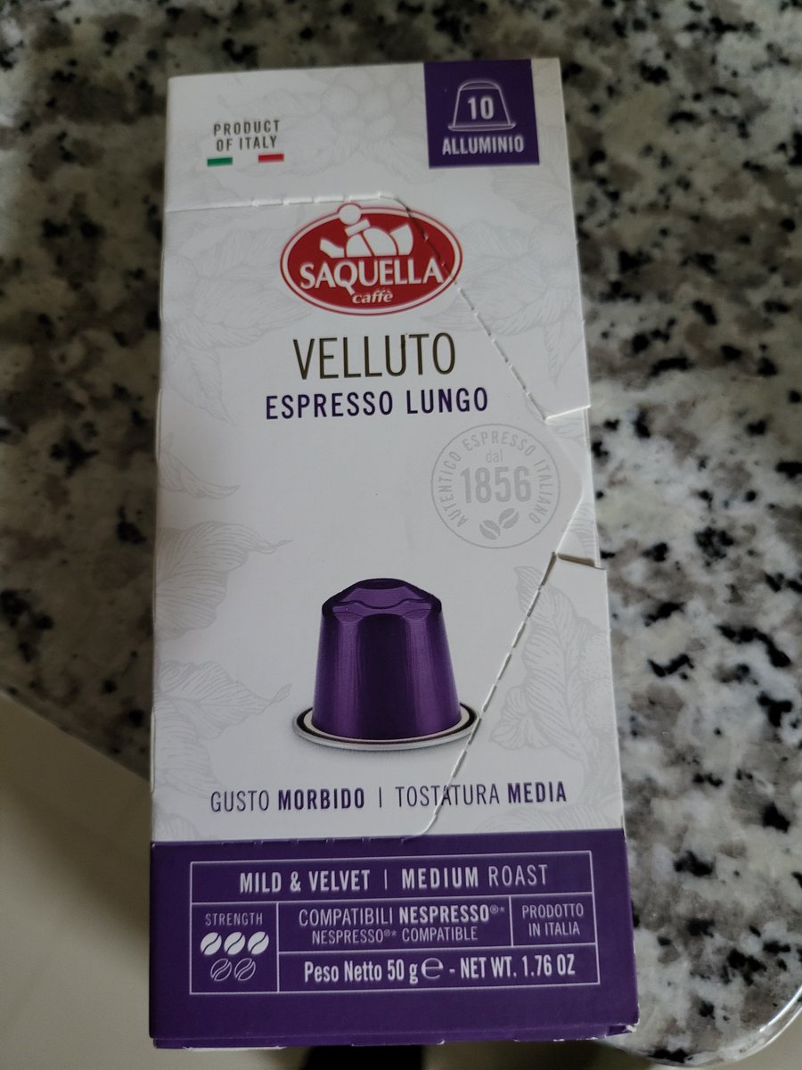 Emilyjustlook's tweet photo. 傻眼了我
家中有很久沒有用的膠囊咖啡機
前陣子去小7看到有買一送一的膠囊咖啡
立馬入手兩盒
興高採烈的回家測試
😱😭機子太久沒用壞掉了
剛才去好市多順便看咖啡機
😮‍💨口味種類多的和我買的不是同一個品牌
最近沒有家人要去日本，不然就請他們幫我帶一台 https://t.co/sa3l6QfrBc