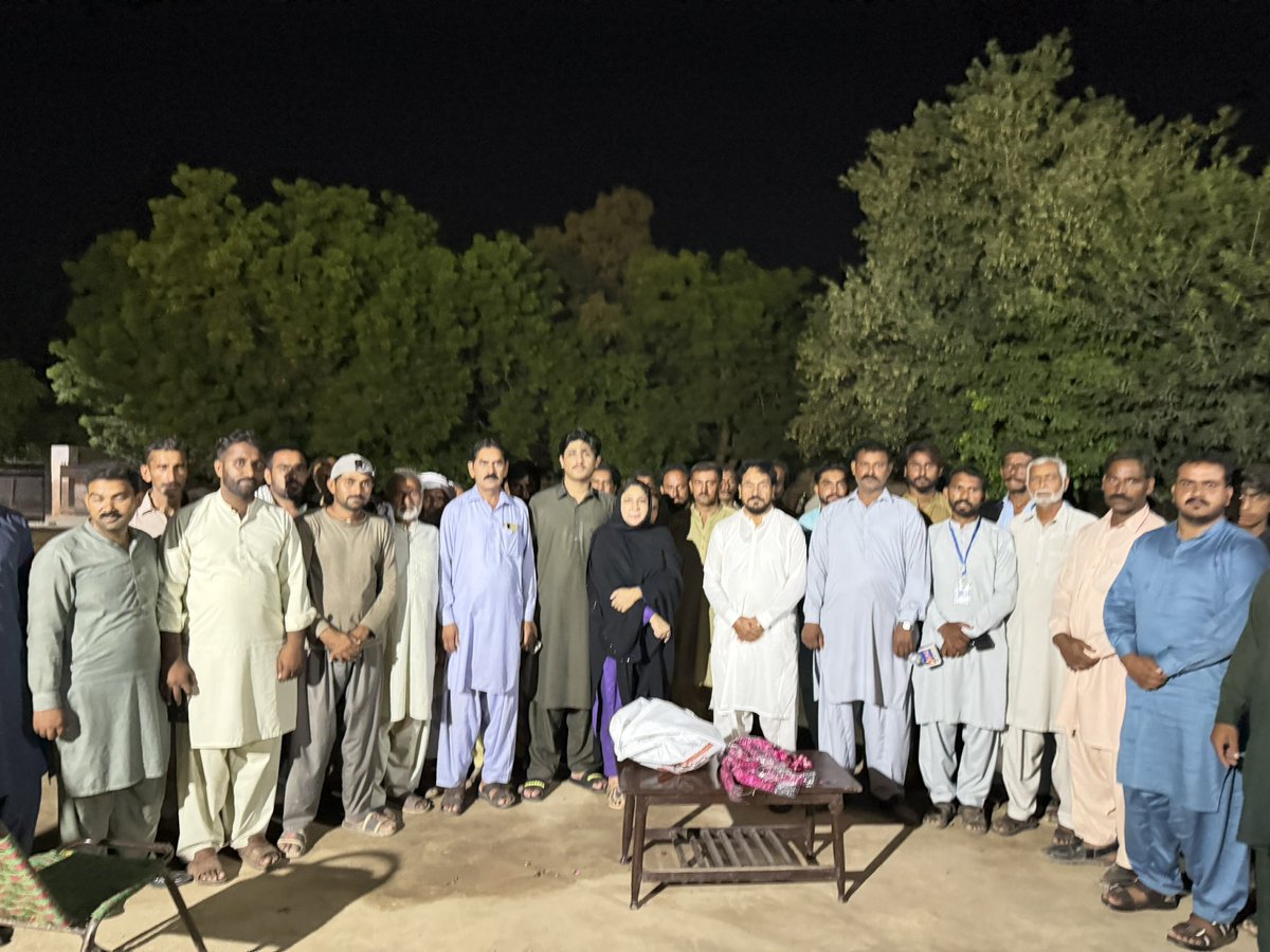 AyeshaArshadKh2's tweet photo. At  Dera Muhammed Arshad khan lodhi 💕
#NA142 ✌️ https://t.co/whMhGEcOel
