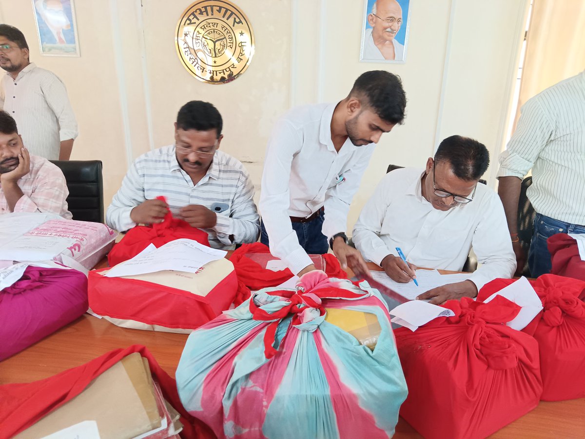 Tahseel_Bhanpur's tweet photo. #लेखपाल_की_जायज_मांगे सरकार को अतिशीघ्र मान लेनी चाहिए।
2800 ग्रेड पे और अंतर मंडलीय स्थानांतरण और भत्ते में आवश्यक बढ़ोत्तरी https://t.co/MpUEq5A8Ja