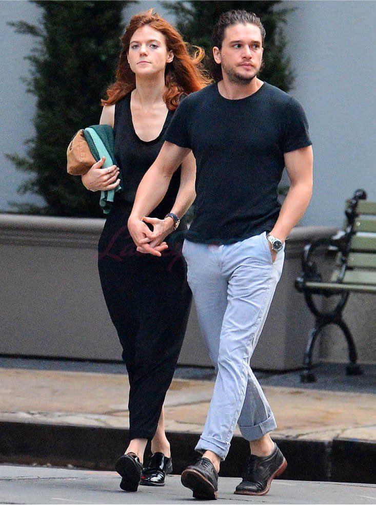 bekeestitches's tweet photo. They played lovers on Game of Thrones… but what happened off-screen?

What really happened between Kit Harington and Rose Leslie?

When Jon Snow first met Ygritte, their relationship was complicated from the beginning.

They were on opposite sides, constantly challenging each other, yet somehow their chemistry became one of the most memorable parts of the show.

But something unexpected was happening behind the scenes too.

Kit and Rose had started developing feelings for each other while filming Game of Thrones.

The funny part? Their characters’ romance was messy, dangerous and eventually heartbreaking.

Off-screen, things were going in a completely different direction.

Their relationship continued long after Ygritte was gone from the story.

In 2018, Kit and Rose got married in Scotland, with several Game of Thrones cast members there to celebrate with them.

Jon Snow lost Ygritte on screen.

Kit Harington ended up marrying Rose Leslie in real life. ❤️