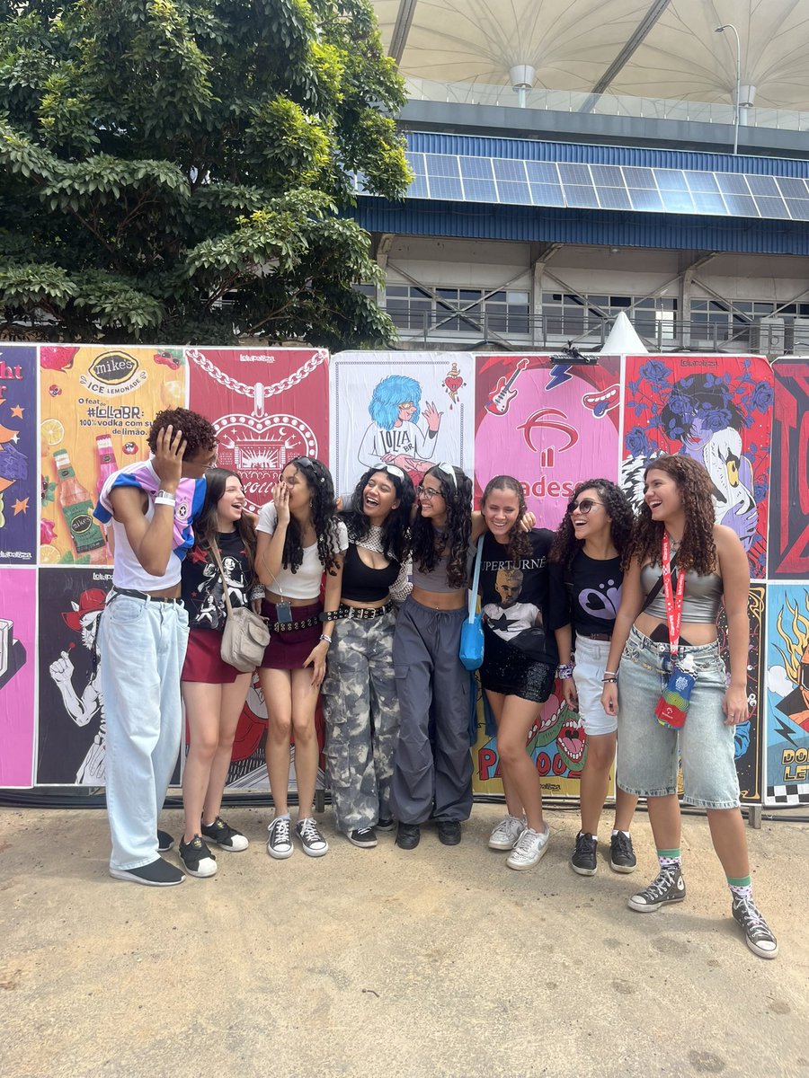ondevcdeveestar's tweet photo. @itau @jaoromania Seria inesquecível ir no show dessa nova era com meus amigos que eu fiz por causa do jao e agora são minha família, e me sentir em casa no show do artista que salvou minha vida  #MeNotaItaú https://t.co/I48LRTpMW9