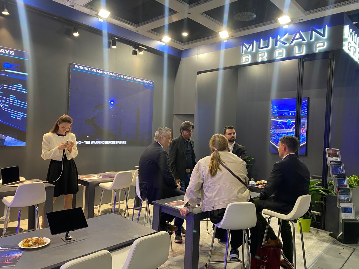 mukanrail's tweet photo. İlk günümüzden kareler 📸 Mukan Group olarak InnoTrans 2026'daki yerimizi aldık; fuarın ilk gününde standımızı ziyaret eden değerli paydaşlarımızla bir araya gelmenin heyecanını yaşıyoruz, . 📍 Hall 6.1 | Stand 215 📅 22–25 Eylül 2026 | Berlin #InnoTrans2026 #MukanGroup https://t.co/cPGGlcj753