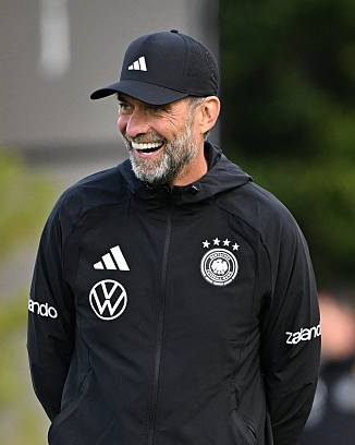 EPLworld's tweet photo. 🚨🚨

يورغن كلوب يقود أول حصة تدريبية له كمدربًا لألمانيا 🌟🇩🇪 https://t.co/XdTsUSgExv
