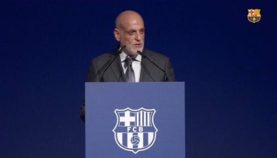 _Floper's tweet photo. La imagen de la vergüenza.
La imagen de lo que es hoy día el fútbol español.

Un nido de corrupción donde triunfan los golfos y donde los que pagaron al vpte de los árbitros no tienen castigo. Da un asco terrible. https://t.co/KLSMgwK2Wy