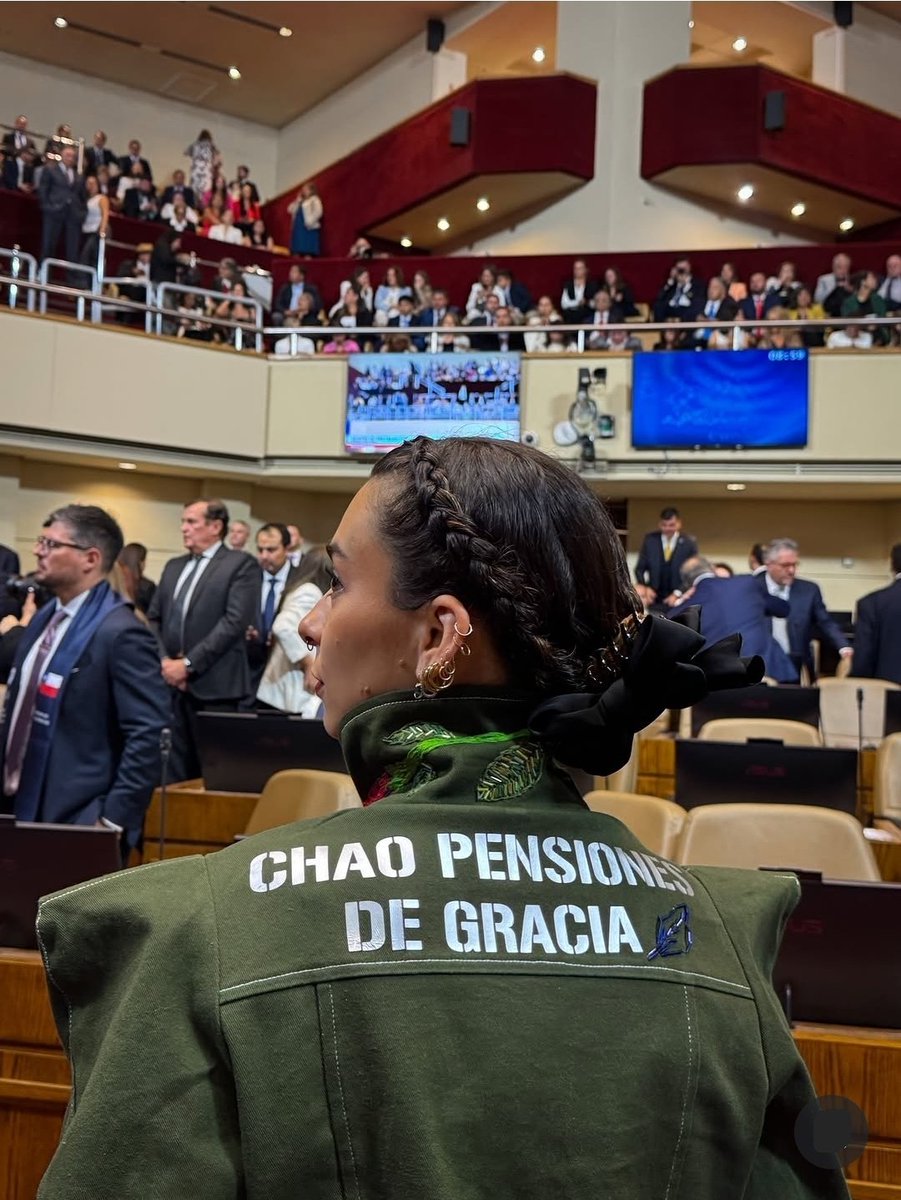 manuela210801's tweet photo. @latercera La Ética de algun@s..de patio https://t.co/bxUANl952F