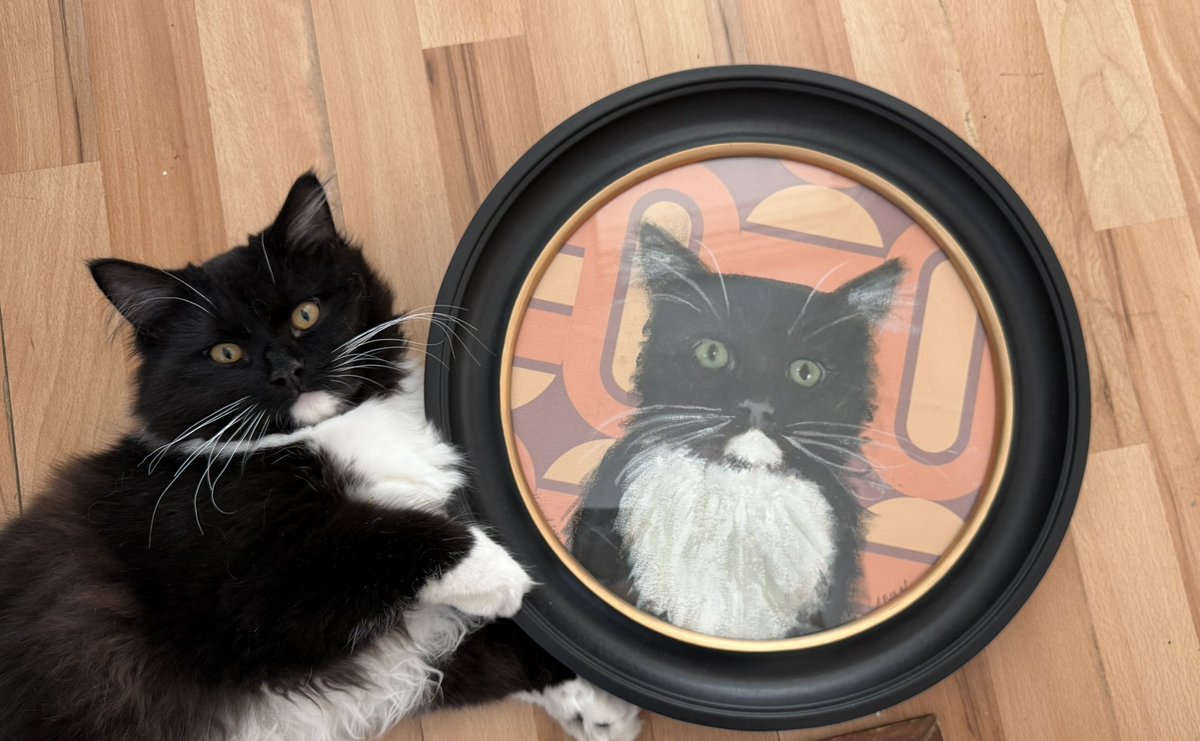 SarahjevsEvans's tweet photo. Howard Kevin and his portraits https://t.co/wDqRUo3CRW