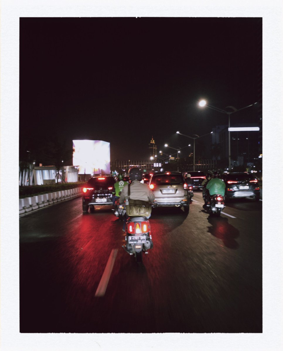 dhaninoiz's tweet photo. akhirnya Jakarta kembali klimis☔️ https://t.co/xhfQSuAtHr