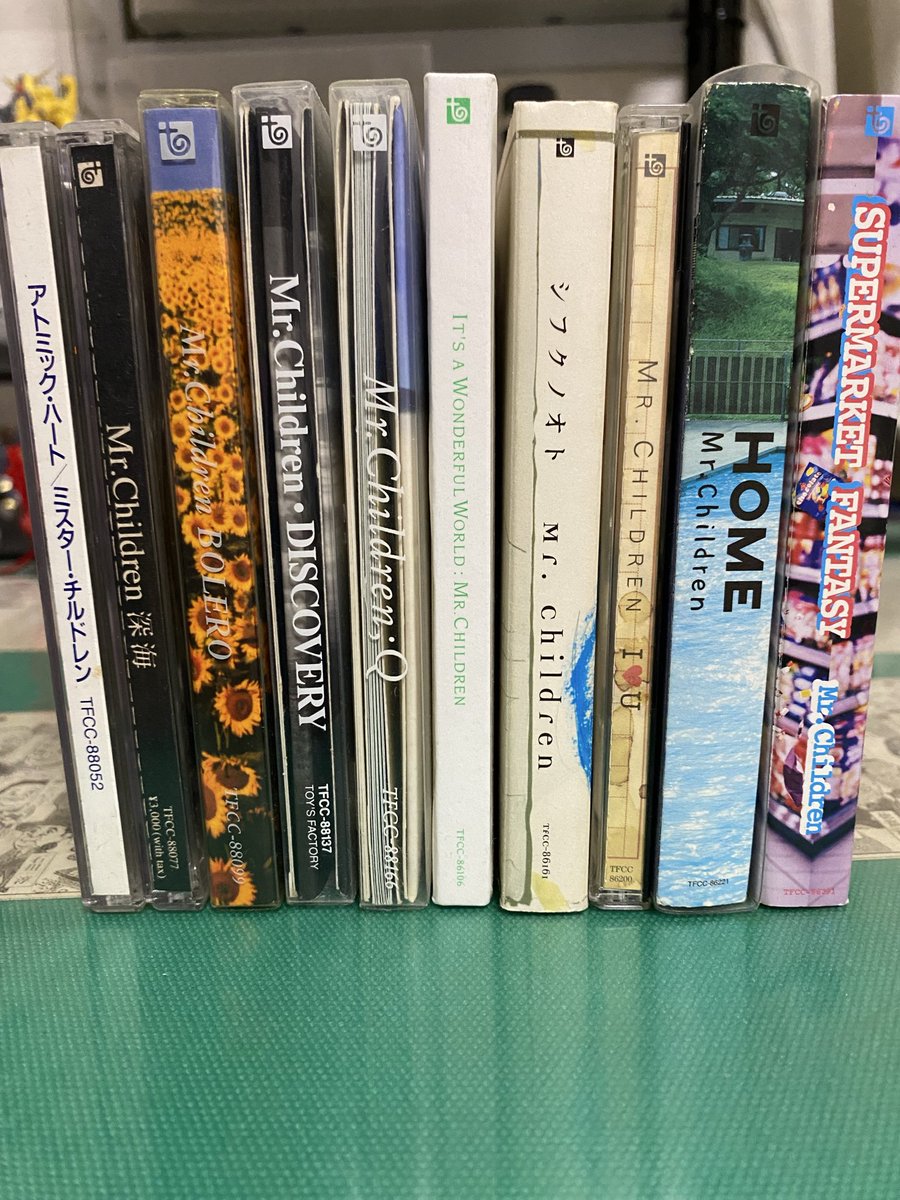 Fukube_T05's tweet photo. バリバリVol.5たくさんの投票ありがとうございました！

漫才の中にミスチル登場させたので。ここら辺のアルバムは全部良いです。黄金期。名盤。
『BOLERO』はベストアルバム的な聴き方で構わないと思っています、個人的に。
『DISCOVERY』が好きという意見、あまり無い気がするけど、僕は大好きです。 https://t.co/M64iXxTGxH