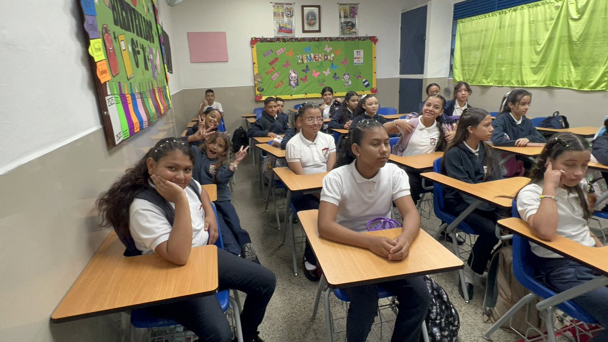 ElHatillo's tweet photo. ¡En El Hatillo la educación no se detiene!👩🏻‍🏫

Tuvimos un exitoso regreso a clases en todo nuestro municipio 📚✅

Vamos por más educación 🙌🏻

#AlcaldiaElHatillo #FernandoMelena https://t.co/Fji8vA0KQp