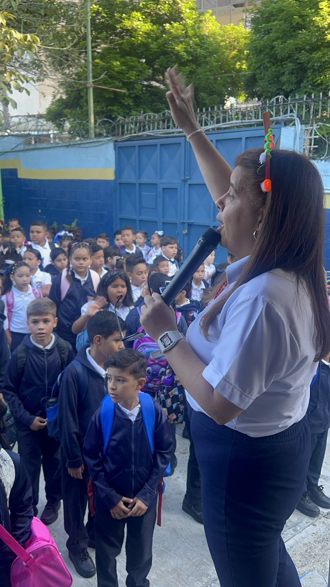 ElHatillo's tweet photo. ¡En El Hatillo la educación no se detiene!👩🏻‍🏫

Tuvimos un exitoso regreso a clases en todo nuestro municipio 📚✅

Vamos por más educación 🙌🏻

#AlcaldiaElHatillo #FernandoMelena https://t.co/Fji8vA0KQp