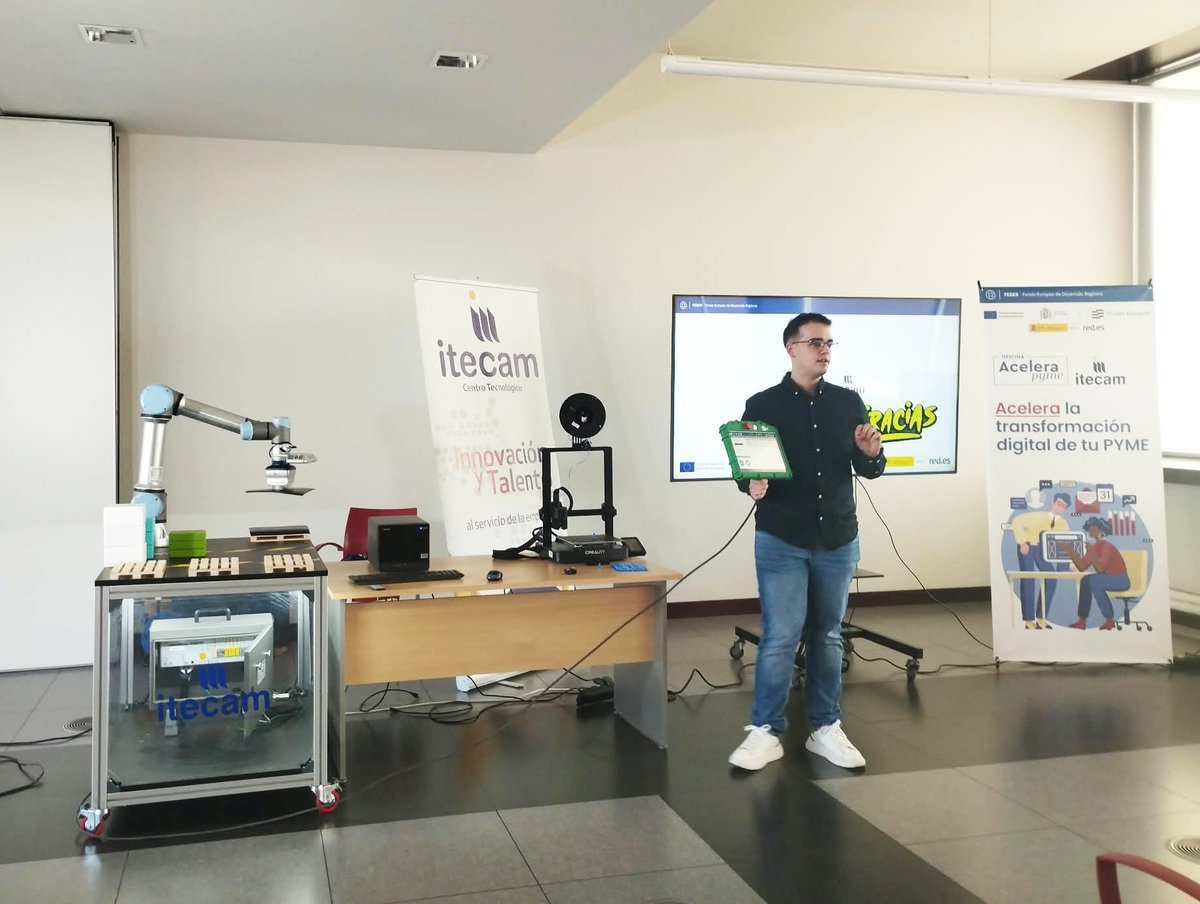 itecam_CT's tweet photo. 📅 Esta mañana nos hemos trasladado hasta las instalaciones de @isfoc en #Puertollano para celebrar la jornada “Planificación de la producción con IA y gestión inteligente de almacén”, en el marco de las acciones que la Oficina @Acelerapyme  de #Itecam en #CiudadReal está desarrollando dentro de la programación de la Semana de la IA de @redpuntoes 

Durante esta jornada, los asistentes han podido conocer diferentes estrategias, herramientas, y tecnologías basadas en inteligencia artificial que permiten optimizar la planificación de la producción, mejorar la eficiencia operativa y agilizar la toma de decisiones basadas en datos.

👏 Gracias a todos los asistentes por acompañarnos y, especialmente, a @isfoc por su colaboración.

@redpuntoes  @Acelerapyme 

#FEDER #OficinasAcelerapyme #Acelerapyme #TransformacionDigital #EuropaSeSiente #SemanaDeLaIA