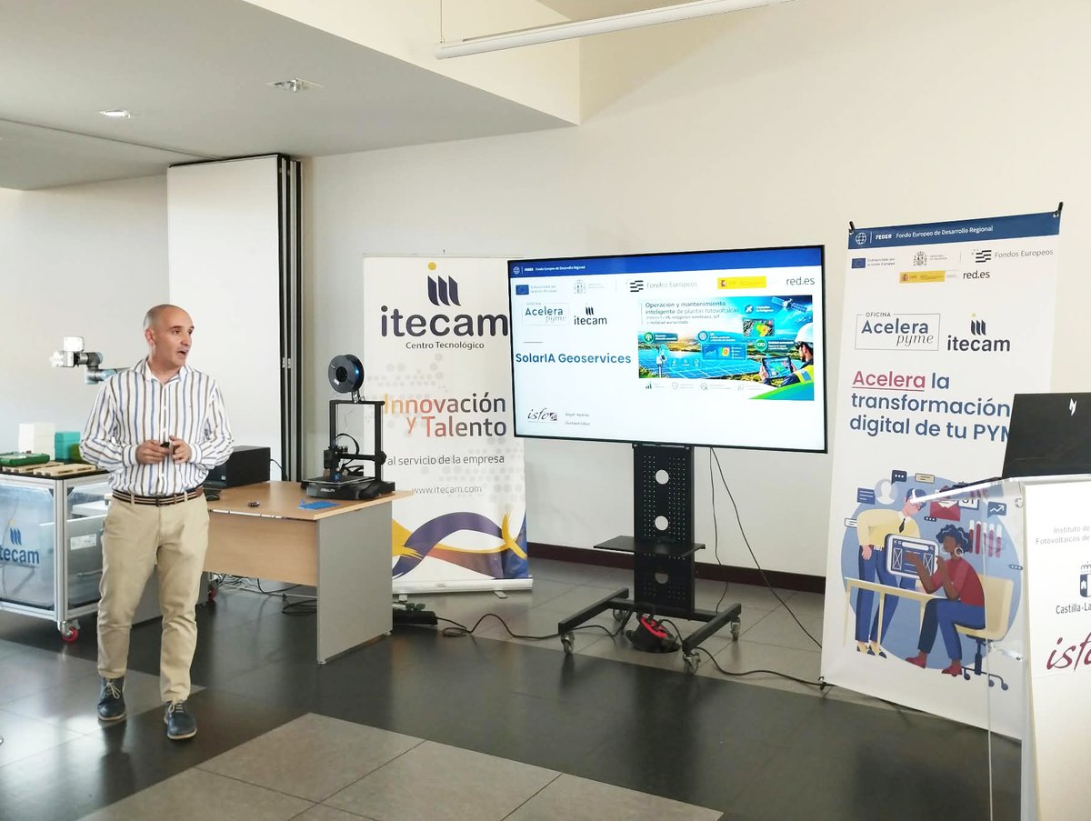 itecam_CT's tweet photo. 📅 Esta mañana nos hemos trasladado hasta las instalaciones de @isfoc en #Puertollano para celebrar la jornada “Planificación de la producción con IA y gestión inteligente de almacén”, en el marco de las acciones que la Oficina @Acelerapyme  de #Itecam en #CiudadReal está desarrollando dentro de la programación de la Semana de la IA de @redpuntoes 

Durante esta jornada, los asistentes han podido conocer diferentes estrategias, herramientas, y tecnologías basadas en inteligencia artificial que permiten optimizar la planificación de la producción, mejorar la eficiencia operativa y agilizar la toma de decisiones basadas en datos.

👏 Gracias a todos los asistentes por acompañarnos y, especialmente, a @isfoc por su colaboración.

@redpuntoes  @Acelerapyme 

#FEDER #OficinasAcelerapyme #Acelerapyme #TransformacionDigital #EuropaSeSiente #SemanaDeLaIA