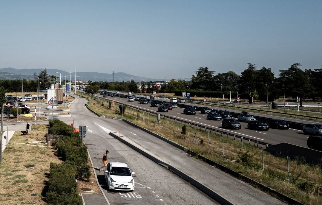 20minutesnice's tweet photo. Nice : Le corps d’une femme caché dans une voiture sur l'A8, un féminicide suspecté https://t.co/xRppk3T8Qv https://t.co/aBPwdYX3yW