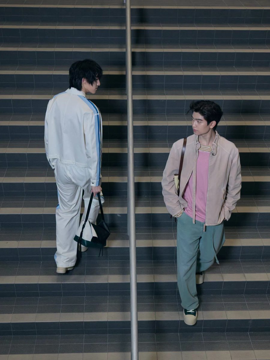 GooddayEnews's tweet photo. โมเมนต์คู่ “โทมัส ธีร์ทัศน์”และ “ก้อง ก้องภพ” กับแอร์พอร์ตลุคจาก Marni เตรียมออกเดินทางสู่ม��ลาน ในฐานะคนไทยคู่แรกที่ได้รับเชิญไปร่วมชมแฟชั่นโชว์ Marni SS27 
.

#Marni #Marniss27
#ThomasKong
#GooddayEnews https://t.co/3Q7aQuwCF9