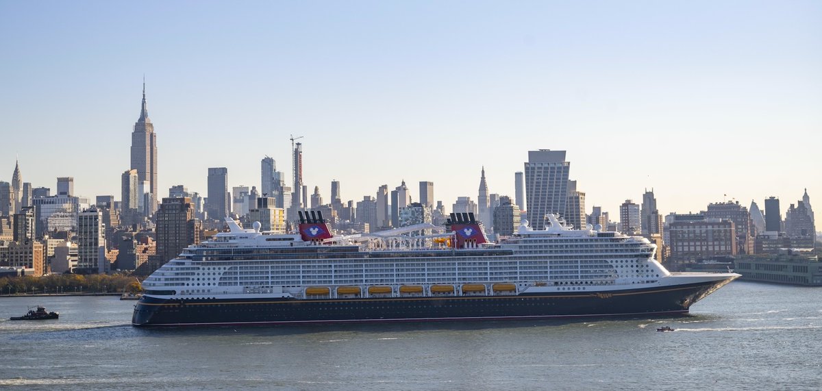 TheDIS's tweet photo. 🍎 ⚓️ Disney Cruise Line returns to New York in 2027! See every Disney Wish NYC itinerary, destinations, sailing dates, and tips for planning your trip.

https://t.co/aLQ2jdtmxf https://t.co/Nwf68Ltsy0