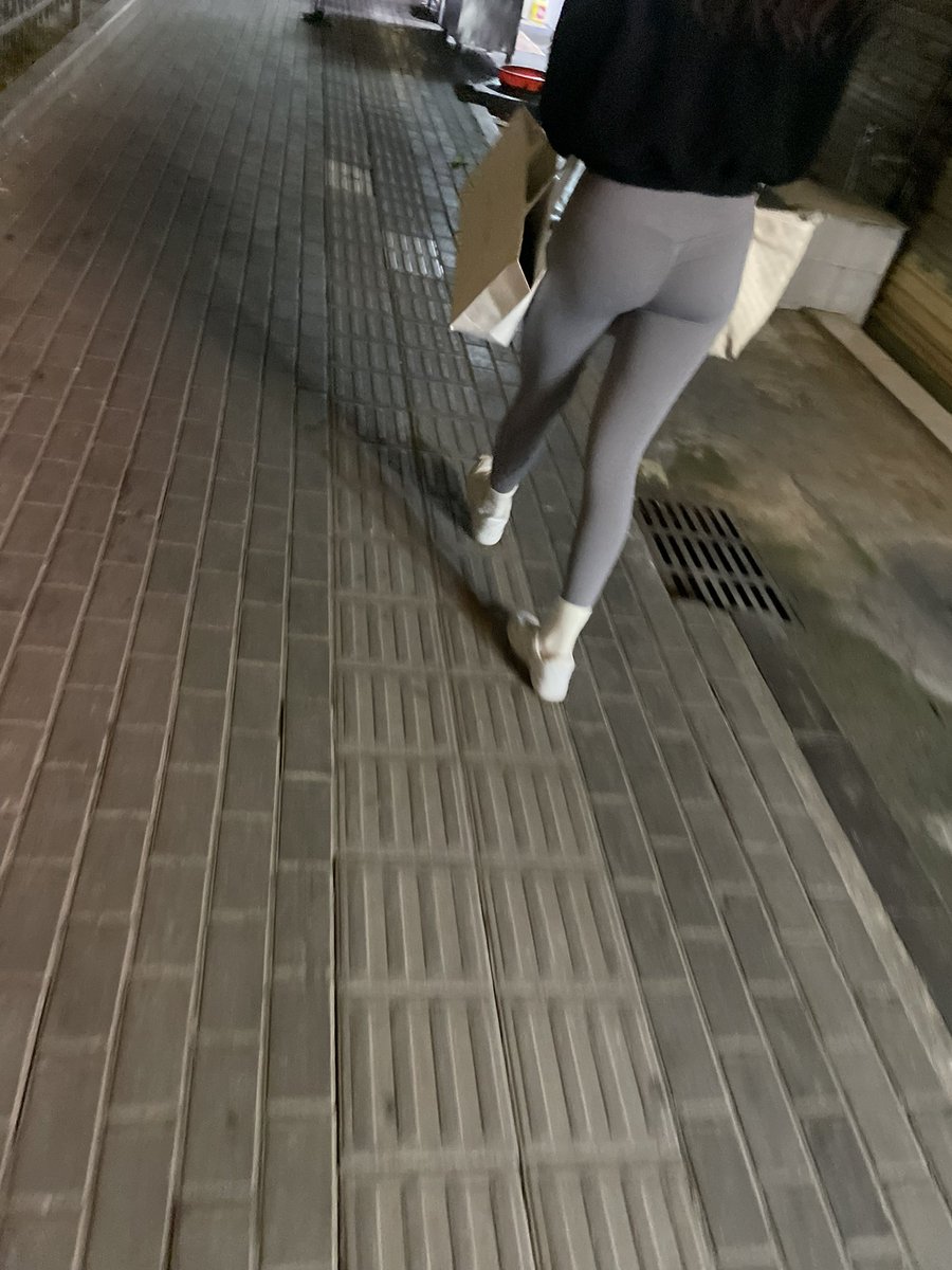 Booty0lover's tweet photo. 被人偷拍了…… https://t.co/hgS7sXDIPH