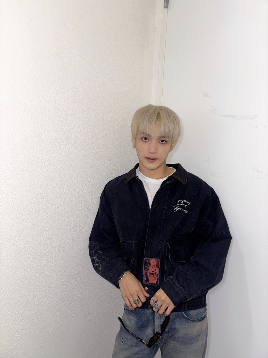 htj1dhh's tweet photo. 눈엄청크고말라떠ㅋㅋ👩🏻‍❤️‍💋‍👩🏻💕💕 https://t.co/7P9VcS7vCx