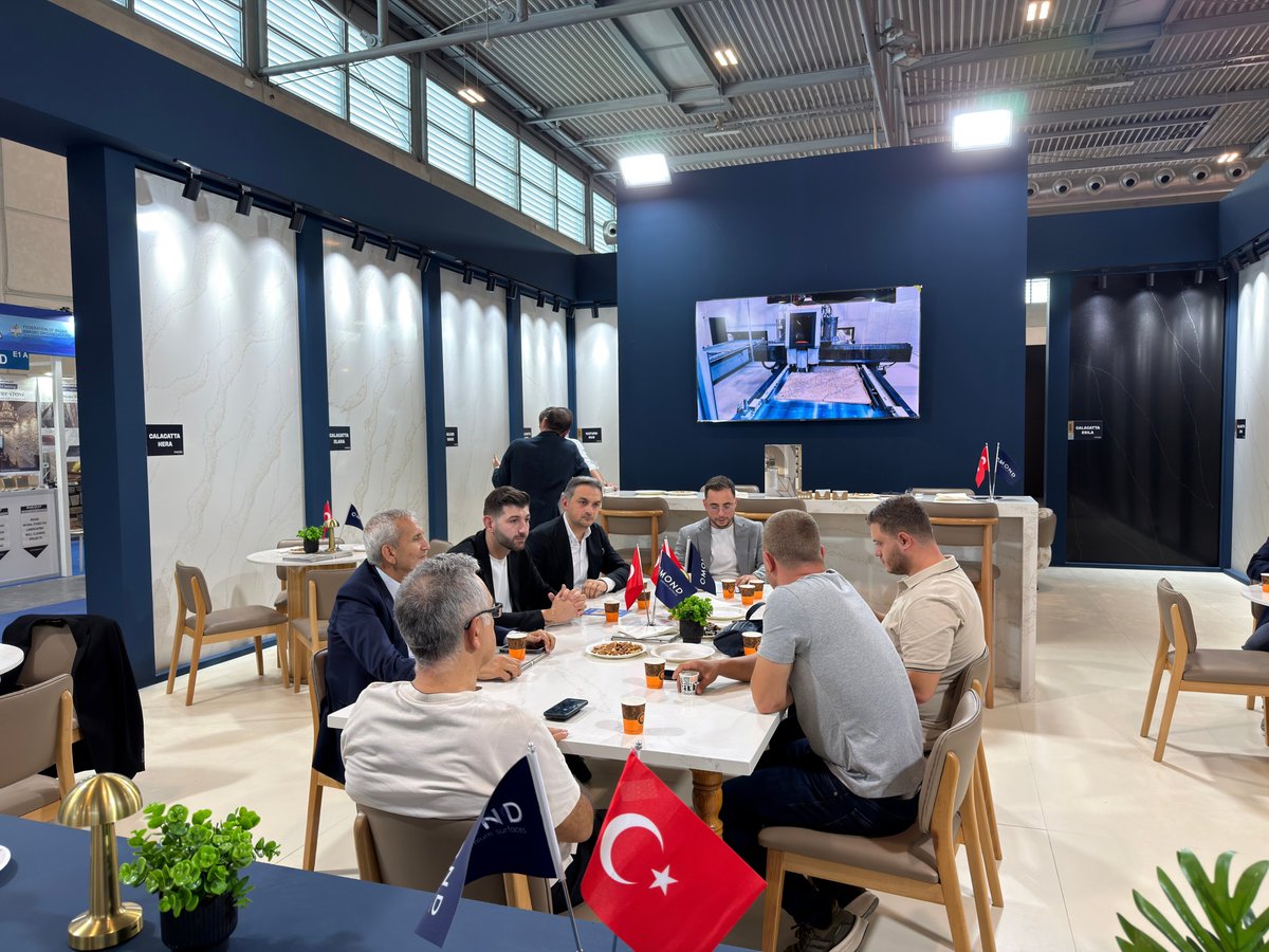 QmondSurfaces's tweet photo. At Marmomac 2026, we’re excited to be sharing our collection with visitors from all around the world.

-

Marmomac 2026’da, koleksiyonumuzu dünyanın dört bir yanından gelen misafirlerimizle buluşturmanın heyecanını yaşıyoruz.

#QmondSurfaces #Marmomac2026 #Design #Italy #Verona https://t.co/Btu4Bj3ujQ