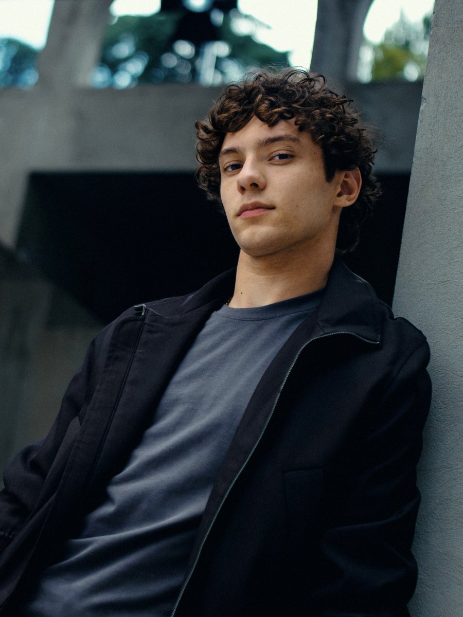 katwelvee's tweet photo. Not him serving THAT look again omfgg https://t.co/8HxxcMshk6