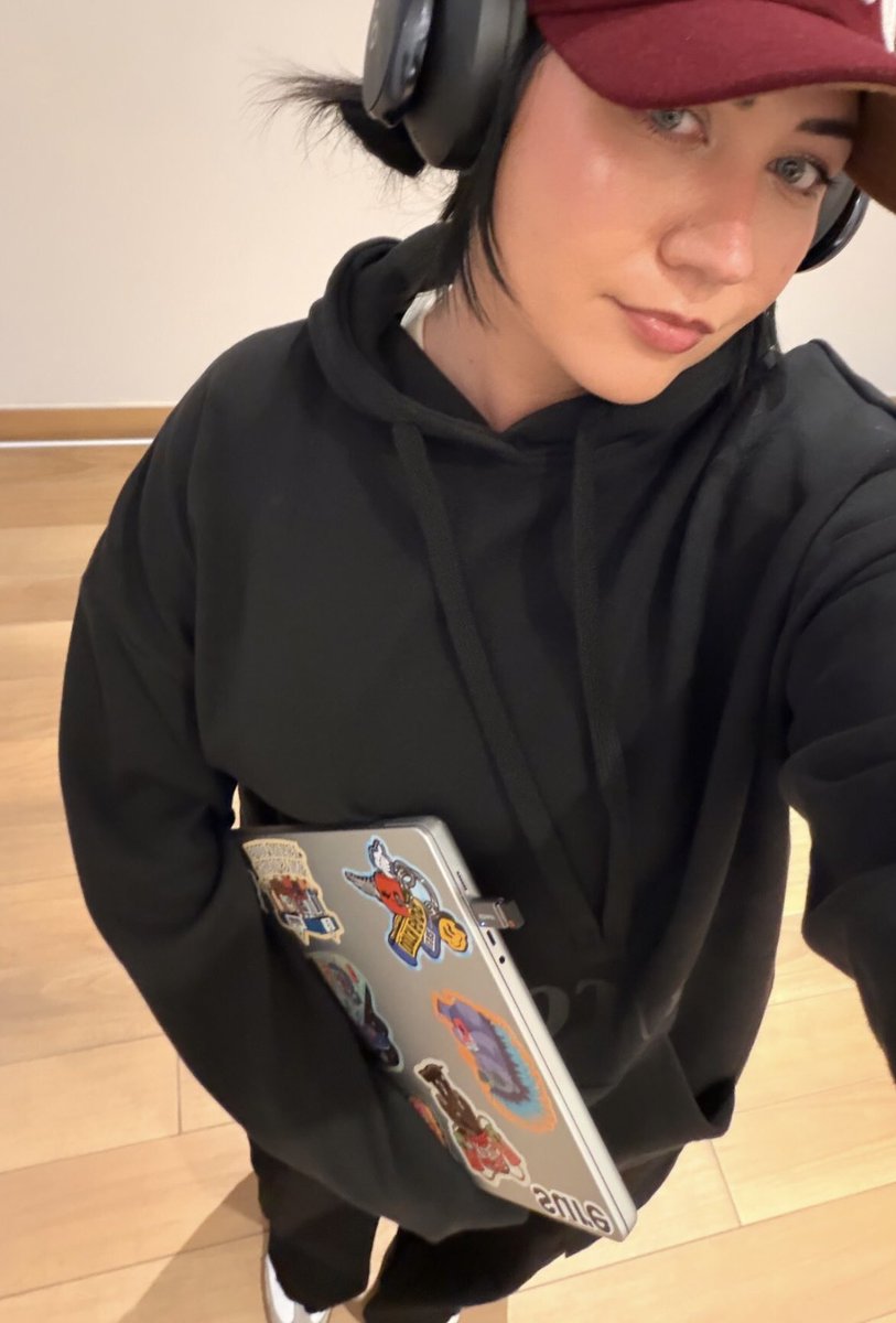 Barbielydy's tweet photo. Just actually fell in love with baggy dress 🤩😍 and I hope it look nice on me tho 🥰❤️ https://t.co/41k9TRxeV7