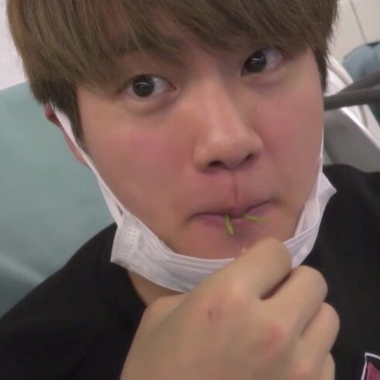 jinsdimpl's tweet photo. scrolled too fast i thought it was jungkook https://t.co/WgpZdHpsy3