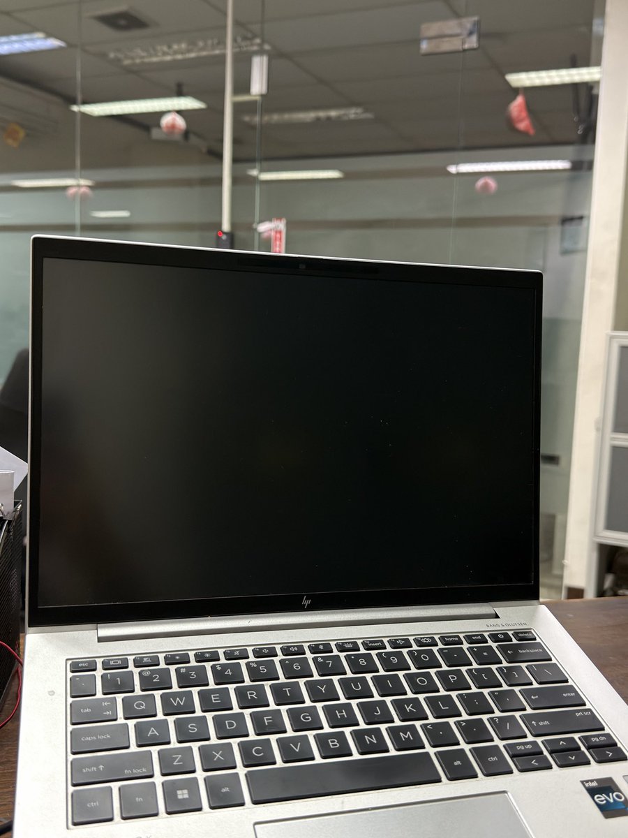 killluaxxx's tweet photo. lu kenapa dah ajg tiba tiba mati gabisa hidup. fuck u microsoft https://t.co/j52P1NYQ51