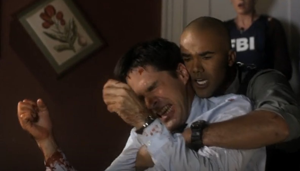 clowderofghouls's tweet photo. again, the acting, is so good. bc this doesn't feel like just an actor in a role, this is fully Aaron Hotchner https://t.co/EqNScTRdtb
