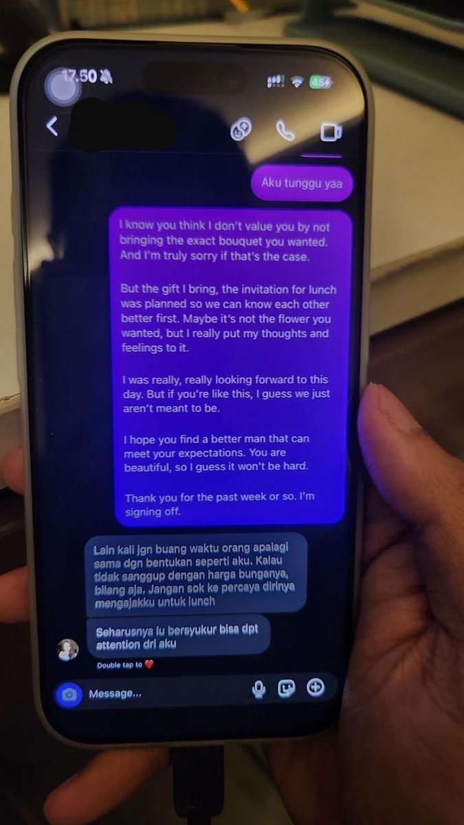 punksite's tweet photo. dia bilang udah sampe di bawah, and still got no response.

temen gue masih coba nunggu sekitar 1 jam-an, and still.. got no response.

sampe akhirnya temen gue memutuskan untuk pergi dan send her this very message. 😭😭🤣🤣 https://t.co/mTLtCq4tND