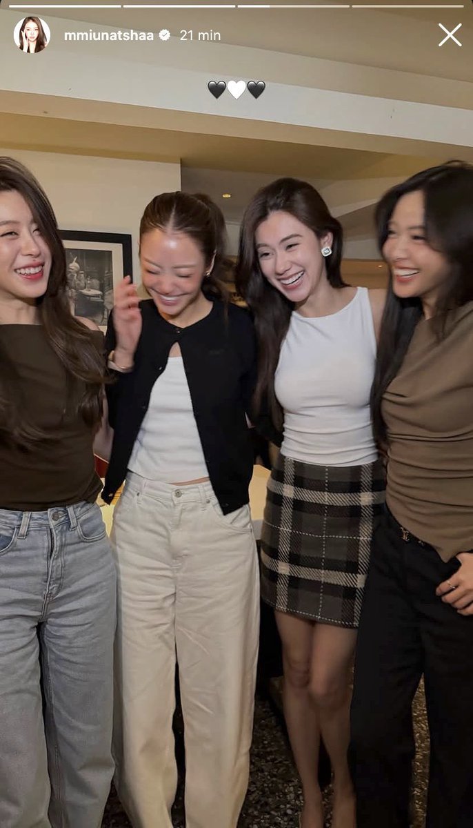 Roberta76214947's tweet photo. Minhas  Oreo gang 🤍🤍🤍🤍

#LenaMiu
#LenaMiu #ลีน่าหมิว
#lalinalena #ลีน่าลลินา
#MiuNatsha #ห

#OomBam #อุ้มแบม https://t.co/f1U5y4UMCG