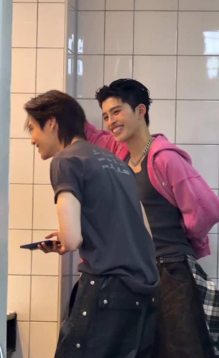 gurthcxme's tweet photo. ถึงว่าเพื่อนผมชอบจัง https://t.co/X87ytrb8Ya