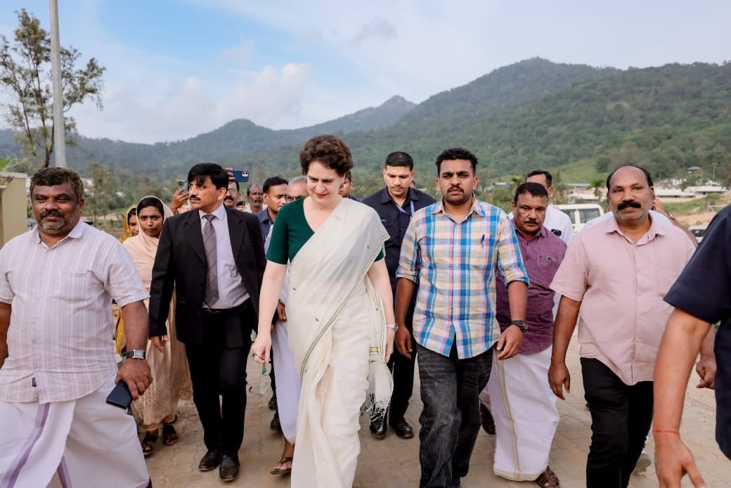 srinivasiyc's tweet photo. Congress General Secretary &amp; Wayanad MP Smt. @priyankagandhi ji visited the site where the township is being built for survivors of the Chooralmala-Mundakai landslide disaster to assess the progress of construction.

📍 Kerala https://t.co/jPUYXHdnax