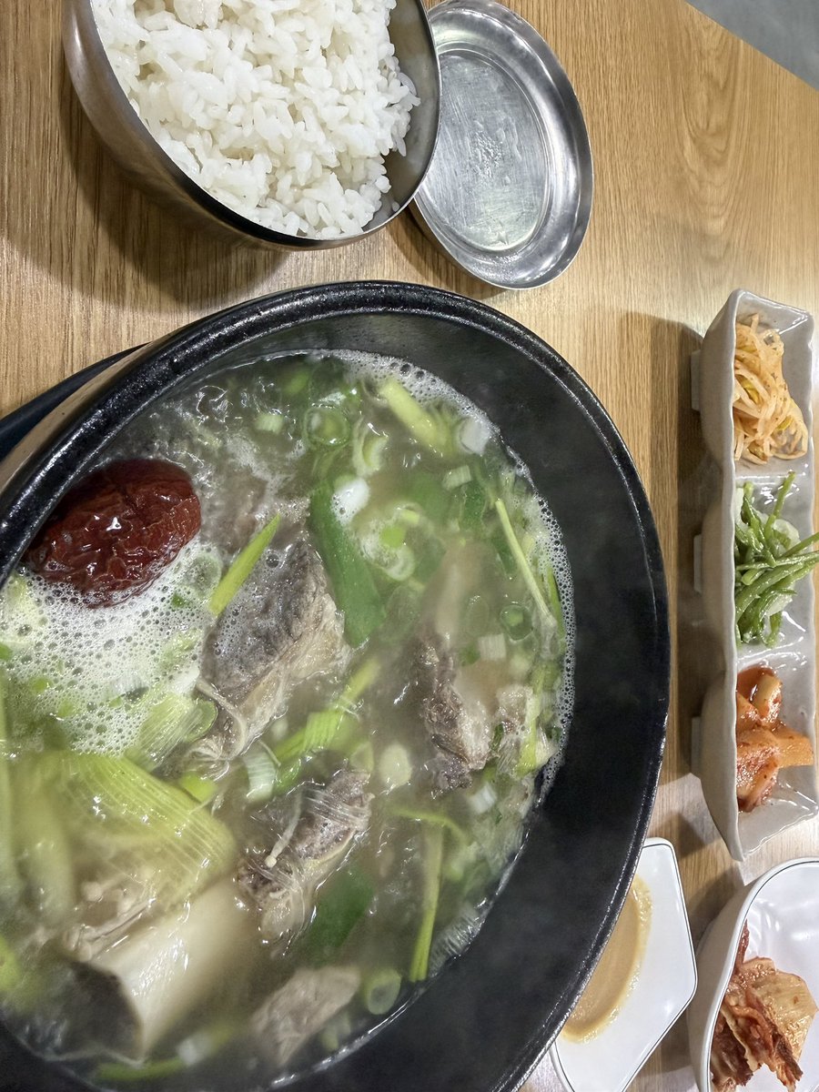 Jamcwk's tweet photo. 변비 걸려서 맨날 한식만 처먹는데도 나을 기미가 안보임

조만간 관장후기 가져올게요 샤갈 https://t.co/Qg076ns9qd