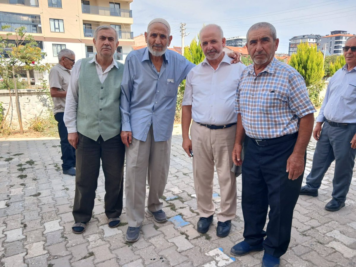 usak_saadet's tweet photo. 📍Teşkilatımızla birlikte,Üyemiz İsmail Alkan ağabeyimizin ahirete irtihal eden yakınları için düzenlenen hacı pilavı, Mevlid-i Şerif ve Yasin-i Şerif programına katıldık.

Allah kabul etsin. https://t.co/czZad4tdg7