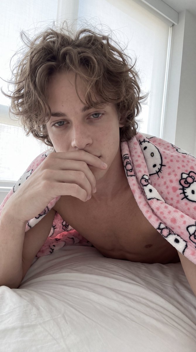 williamwest2004's tweet photo. hey x, shy boy here :3 https://t.co/j1nIcvAYVw