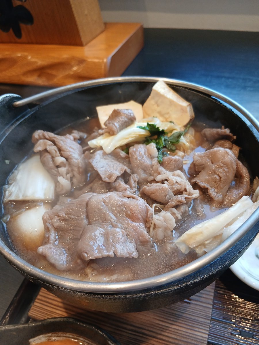 meroAngraecum's tweet photo. まぁそのあと米沢牛食えたしイツメンに力餅シェアできたし勝ちです https://t.co/g5M3pAsDnq