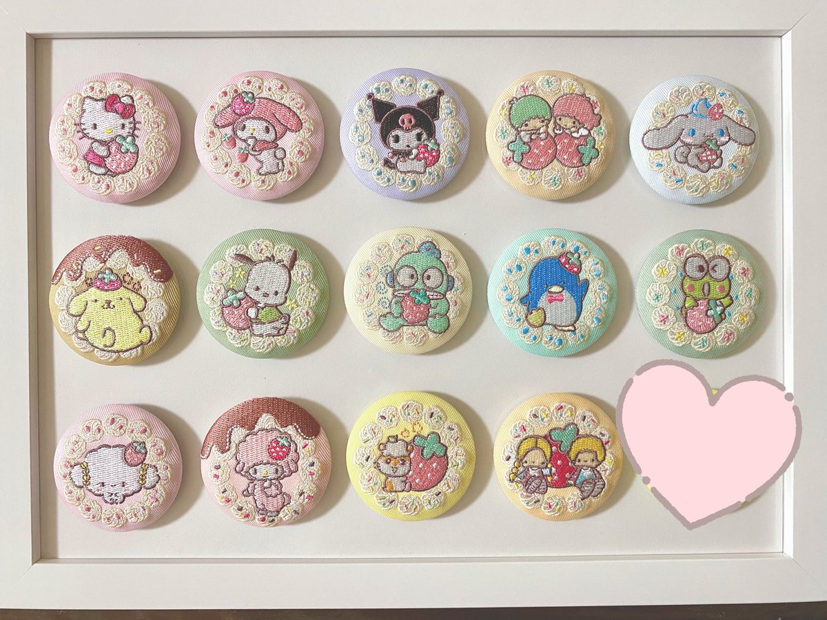 at_syl's tweet photo. 最近休日はほぼ横になってるんだけど、昨日はやっと刺繍缶バッジを飾った⋈*｡ﾟ
職場の人達と協力して今回のはコンプできた( ߹꒳߹ )💓 https://t.co/ewaWIQiGdn