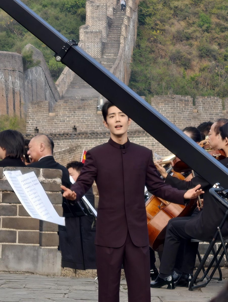 Xiao_Zhan_World's tweet photo. OP, who was at the Jinshanling Great Wall in Hebei during the filming, shared a little more about meeting Xiao Zhan there. ❤️

“Let me answer everyone at once. We won’t be able to reveal the answer until after National Day. The kids called him gege, and he shyly said, ‘You should call me shushu.’ He really is someone who loves to smile, such a warm person!”

“He also asked the kids how many years they had been studying and told them to drink more milk so they could grow taller.”

#XiaoZhan #肖战