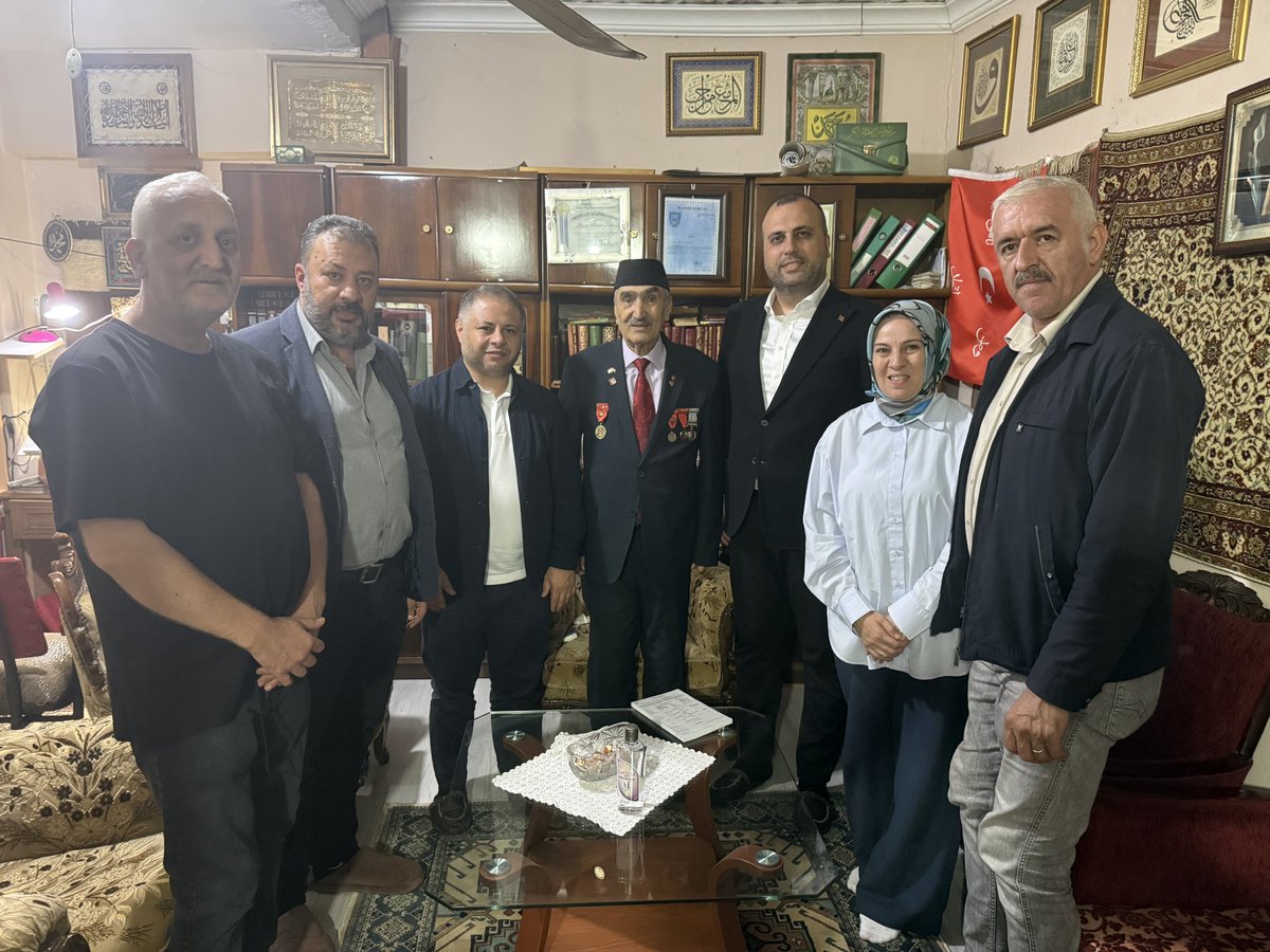 dvrnyalcinkaya's tweet photo. Kore Gazimiz Ahmet Dayı’yı, İl Yönetim Kurulu Üyemiz Mustafa Bayram ile birlikte ziyaret ettik.

Kıymetli gazimizle hasbihal ederek dualarını aldık. Ziyaretimiz vesilesiyle kendisini AK Parti ailemize üye yapmanın da mutluluğunu yaşadık.

Rabbim kendisine sağlık ve afiyet versin. 🇹🇷

@abdullahozdemir 
@mstbayramm 
@nurcanonuruyan 
@sabantanis47 
@Kadirzd60 
@AkPartiGngren