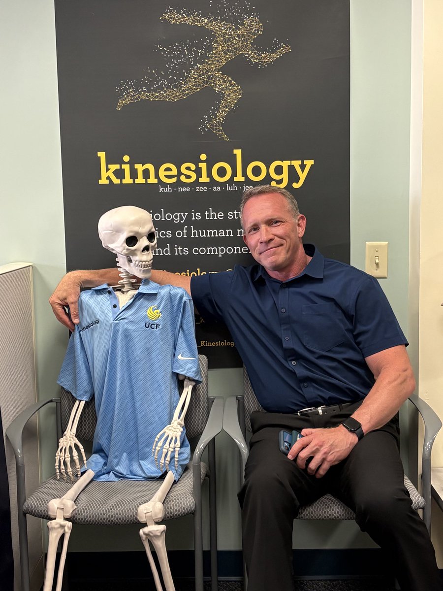 ExphysPhD's tweet photo. Hanging out with Professor Bones today. 😊 https://t.co/zlynfYKz0N