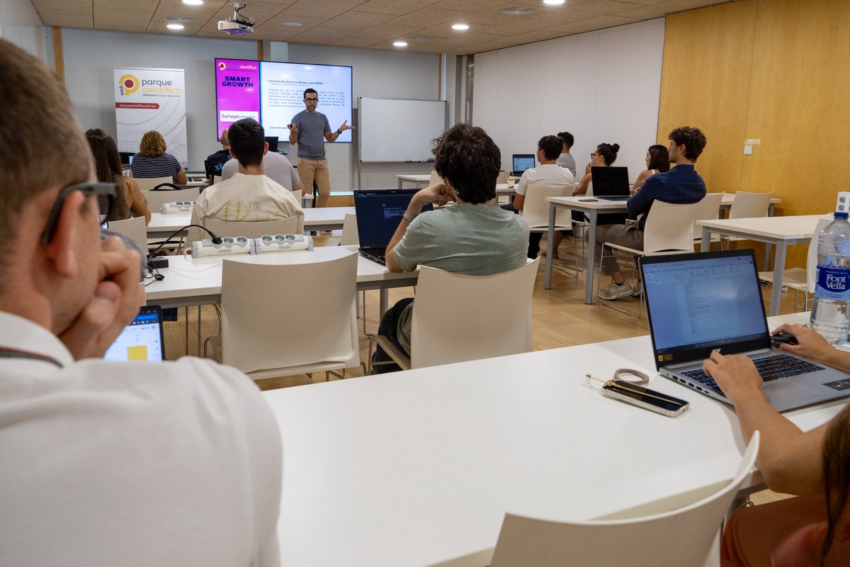 PcientificoUMH's tweet photo. Sumamos una nueva sesión a nuestro programa de aceleración empresarial #SmartGrowth 2026 ⬇️
En esta ocasión contamos con José Barragán abogado de derecho digital ⚖️💻
@GVAeducacio @GVAinicotur https://t.co/sNmUnF3XHh