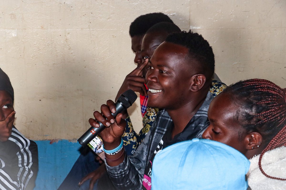 siasaplace's tweet photo. Wasee mtaani are calling for service delivery.

Young people in Mugumoini Ward, Lang’ata Sub-County, showed up for the Kenya they want, one where basic services actually work.

At Lang’ata Sub-County Hospital, residents raised concerns about the lack of essential drugs. And despite the notice at the gate describing the facility as a 24-hour health centre, residents say hii imekuwa story za jaba, by 8 PM, getting help becomes a struggle.

@SakajaJohnson Hii hospital inawork kweli?
#zKE

@UNDPKenya @SlumPeace 

@edwinsifuna @JalangoMwenyewe