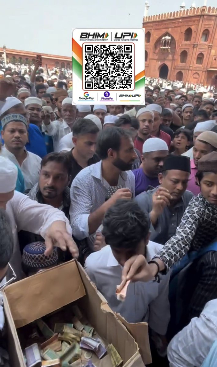 azizkavish's tweet photo. दिल्ली एम्स में एक मां अपनी 2 साल की बेटी की जानलेवा बीमारी का इलाज कराने पहुंची। बीमारी का नाम (SMA type 1) जिसके इलाज में 9 करोड रुपए का खर्चा था।

मां ऑटो में बैठी सिसक रही थी कि अपनी बेटी के इलाज के लिए इतना पैसा कैसे इकट्ठा करेगी तभी वहां इस मां पर  कुछ मुसलमान लड़कों की नजर पड़ती है। लड़के डॉक्टर का प्रिस्क्रिप्शन मांगते हैं

दूसरे दिन लड़के जामा मस्जिद जाते हैं ऐलान करते हैं, बच्ची की बीमारी का... नमाजी निकलते हैं और बच्ची के लिए पैसे डोनेट करते रहते हैं। 6 करोड़ 33 लाख रुपए इकट्ठा हो जाता है।

ना कोई धार्मिक नारा लगाया जाता है, ना नाम पूछा जाता है, ना आधार कार्ड मांगा जाता है... बस मुसलमान खड़े होते हैं एक हिंदू बहन की बिटिया की जिंदगी बचाने के लिए....यही मेरा हिंदुस्तान है।