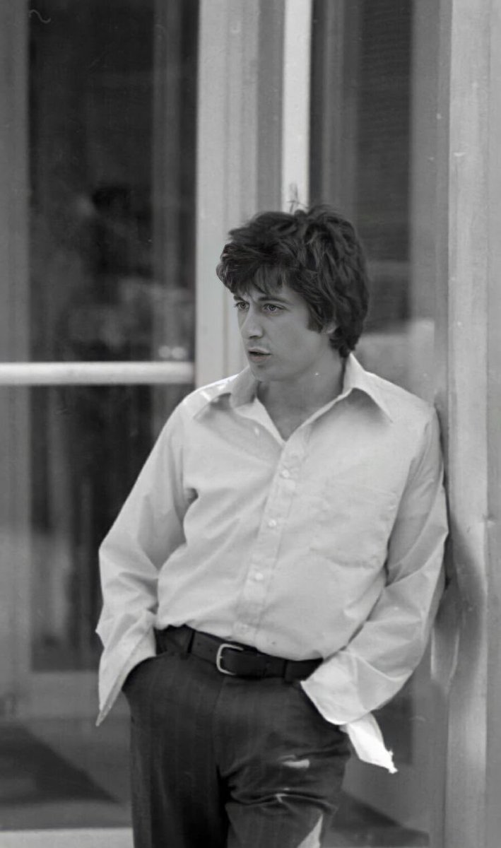 bestofpacino's tweet photo. Al Pacino on the set of Dog Day Afternoon, 1975. https://t.co/nVdgXvtckk