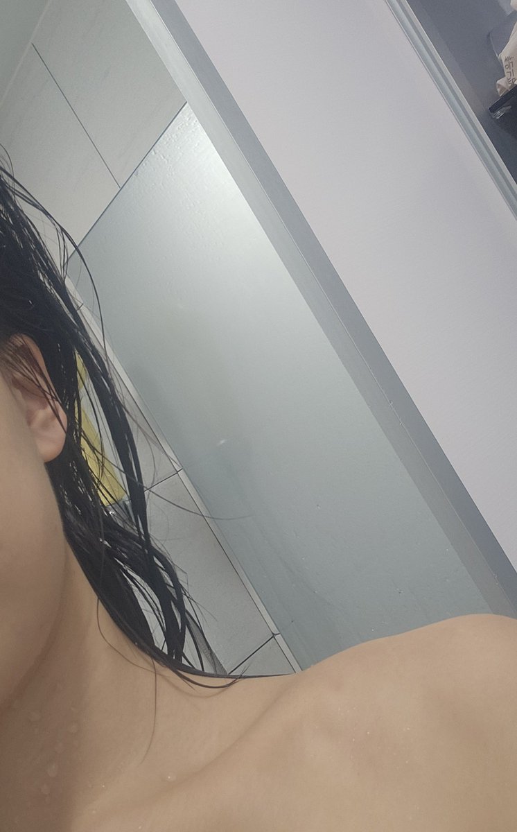 MaRie__eeL's tweet photo. 플라잉요가 너무 쎄게했나봄
다쓸렸네.. https://t.co/3NL9AG08TJ