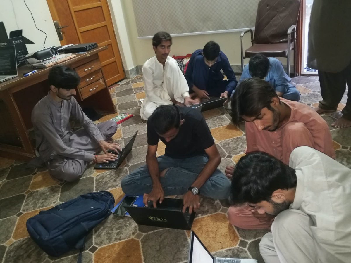 IYWO_'s tweet photo. Day 5 of Free Computer Course 💻
The Indus Digital Academy, Tandojam
Learning computer skills for a better future.
#FreeComputerCourse #TheIndusDigitalAcademy #Tandojam
@EngrSrd https://t.co/mpOC8hx2Nd