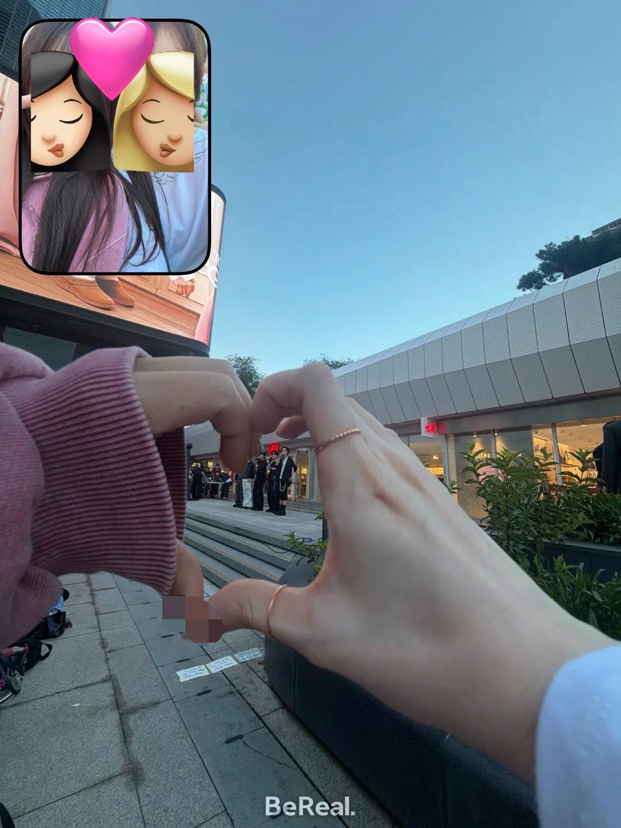 2lov2r's tweet photo. 얼마나 뇨니나묜  완~전 토뇨니
뇨니니뇨니뇨니타쿠타쿠쨔오👩🏻‍❤️‍💋‍👩🏼💕💕 https://t.co/PeFnxEXKku