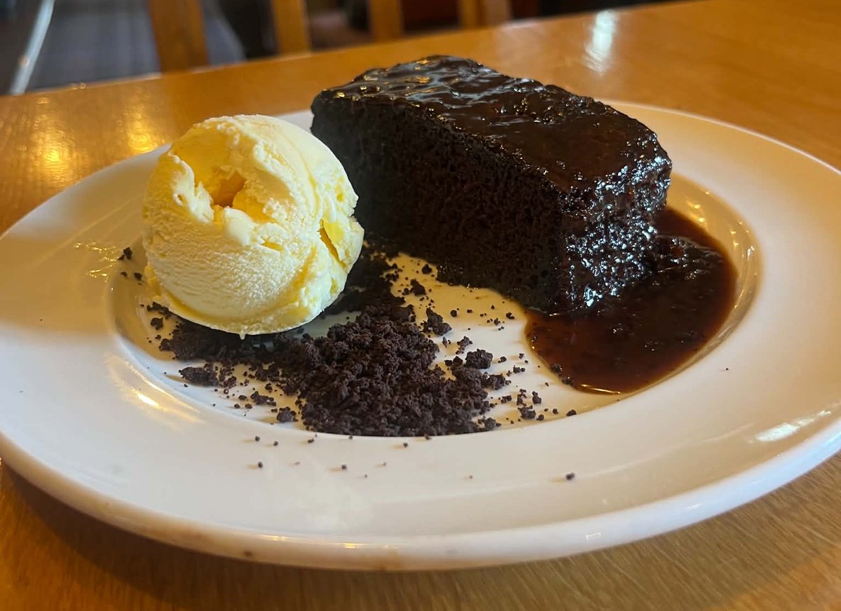 PantonArms's tweet photo. On tonight's Specials Board. Chef's Homemade Guinness &amp; Dark Chocolate Pudding with a Guinness Caramel Sauce &amp; Ice Cream https://t.co/D2d62hUUAm